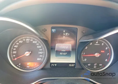 2015 Mercedes-Benz C 300 z USA, uszkodzony, nr VIN 55SWF4JB5FU057657